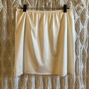 Vanity Fair skirt slip